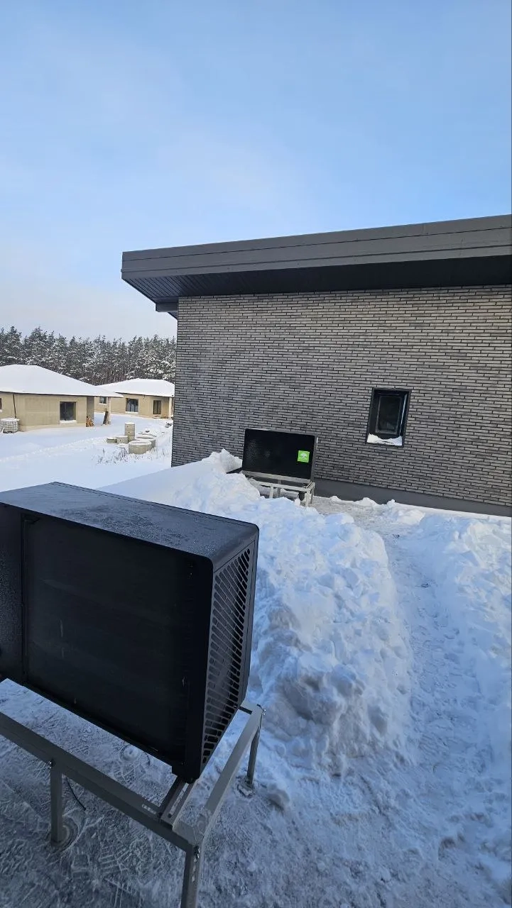 Winterbereite Privatwohnung mit Mycond BeeSmart Wärmepumpensystem